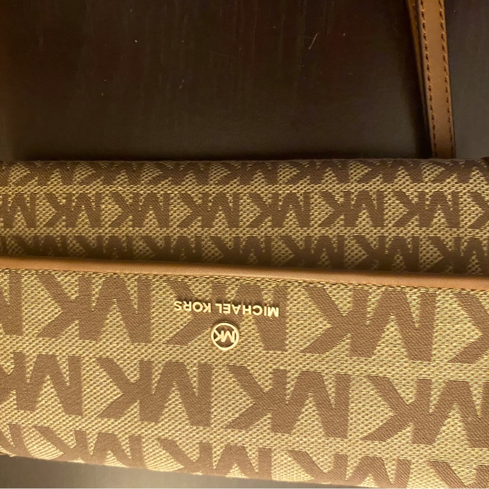 AUTHENTIC LG FLAp phn wristlet MK WALLET org $158